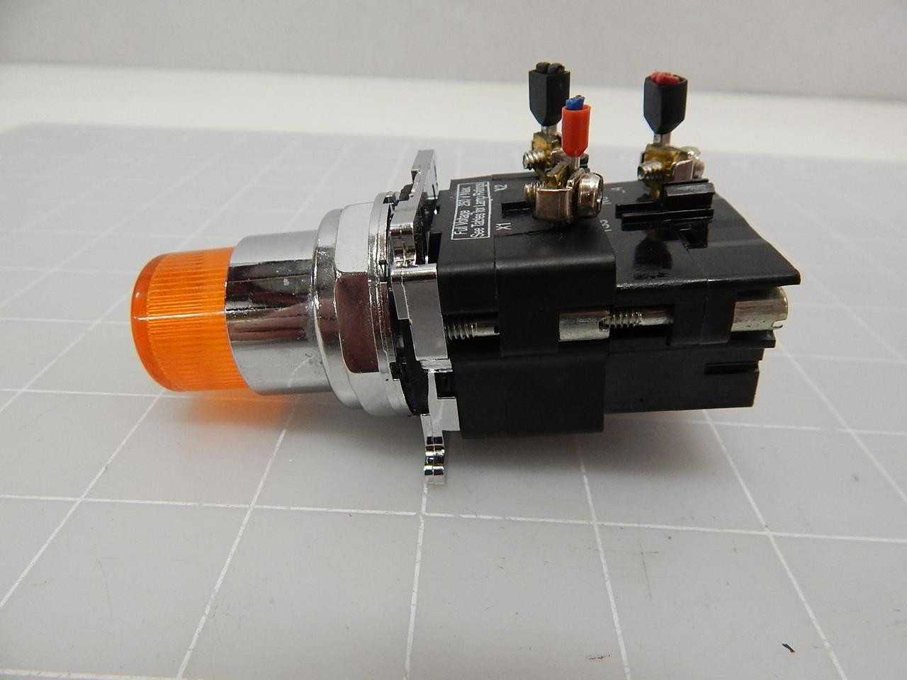 Lot Of 27 Cutler Hammer 10250T/91000T Light Switches T59431 - DISCONNECT SWITCHES
