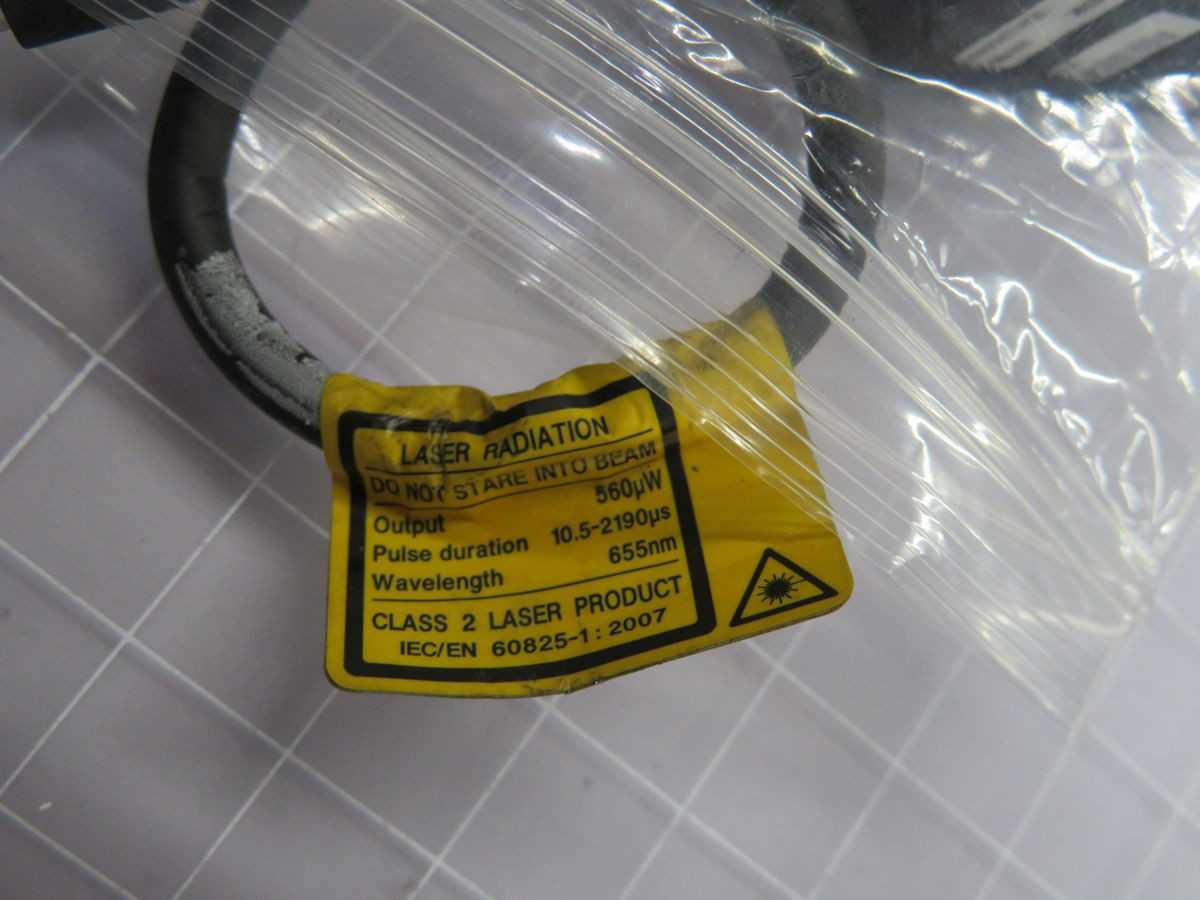 KEYENCE IL-300 LASER SENSOR T252285 - SENSORS