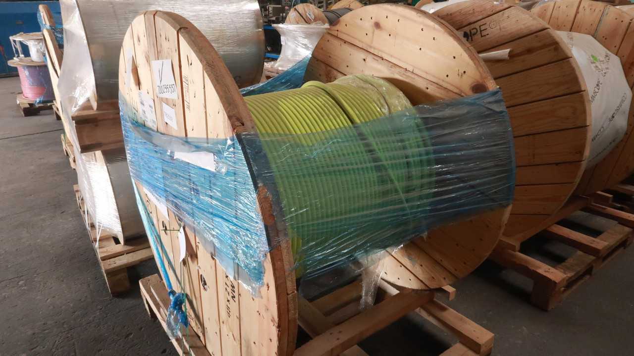 COMMSCOPE N-048-MZ-5G-F12LM FIBER OPTIC CABLE 48 FIBER MULTI MODEINTERLOCKING OM5 1122 FT - FIBER OPTIC CABLE