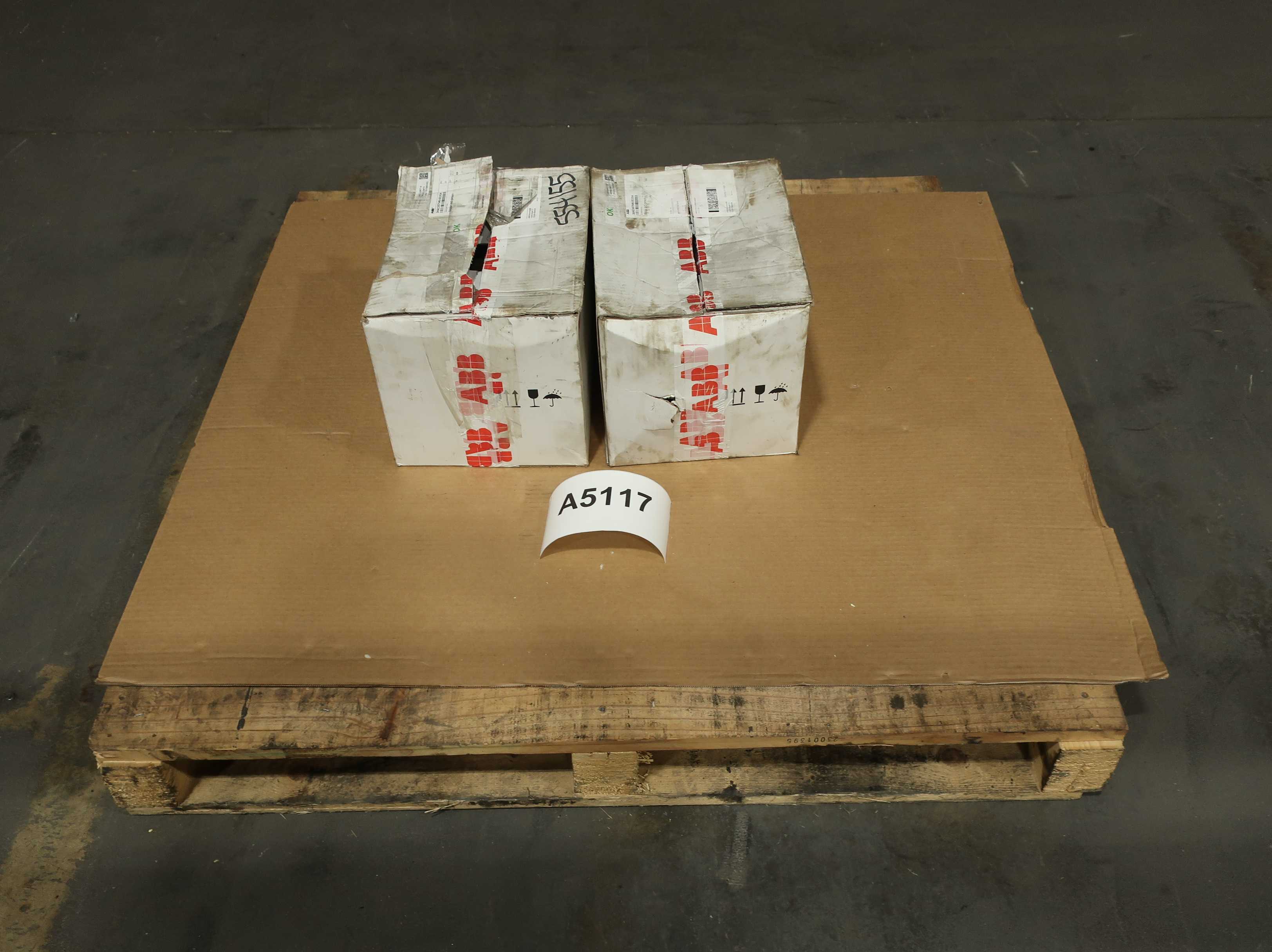 LOT OF 2 ABB SERVO MOTORS - SERVO MOTORS