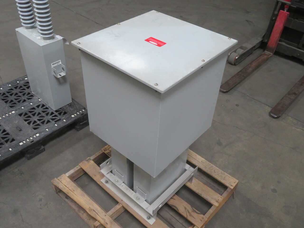 GE 37F0524467 F215924 MEDIUM VOLTAGE POWER FACTOR CORRECTION CAPACITOR UNIT T272021 - ELECTRICAL COMPONENTS