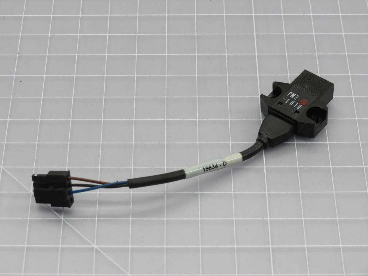 LOT OF 14 SUNX PM2-LH10 SENSOR T217871 - PRESSURE MEASUREMENT