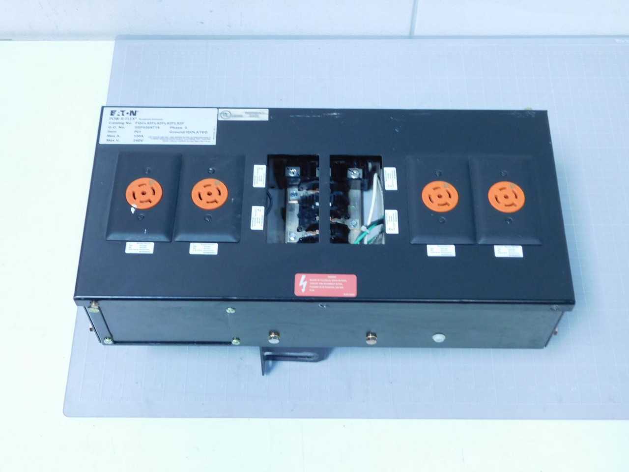 EATON FQCL52FL52FL52FL52FL POW-R-FLEX RECEPTACLE ENCLOSURE BUSWAY T147247 - PLUGS & RECEPTACLES
