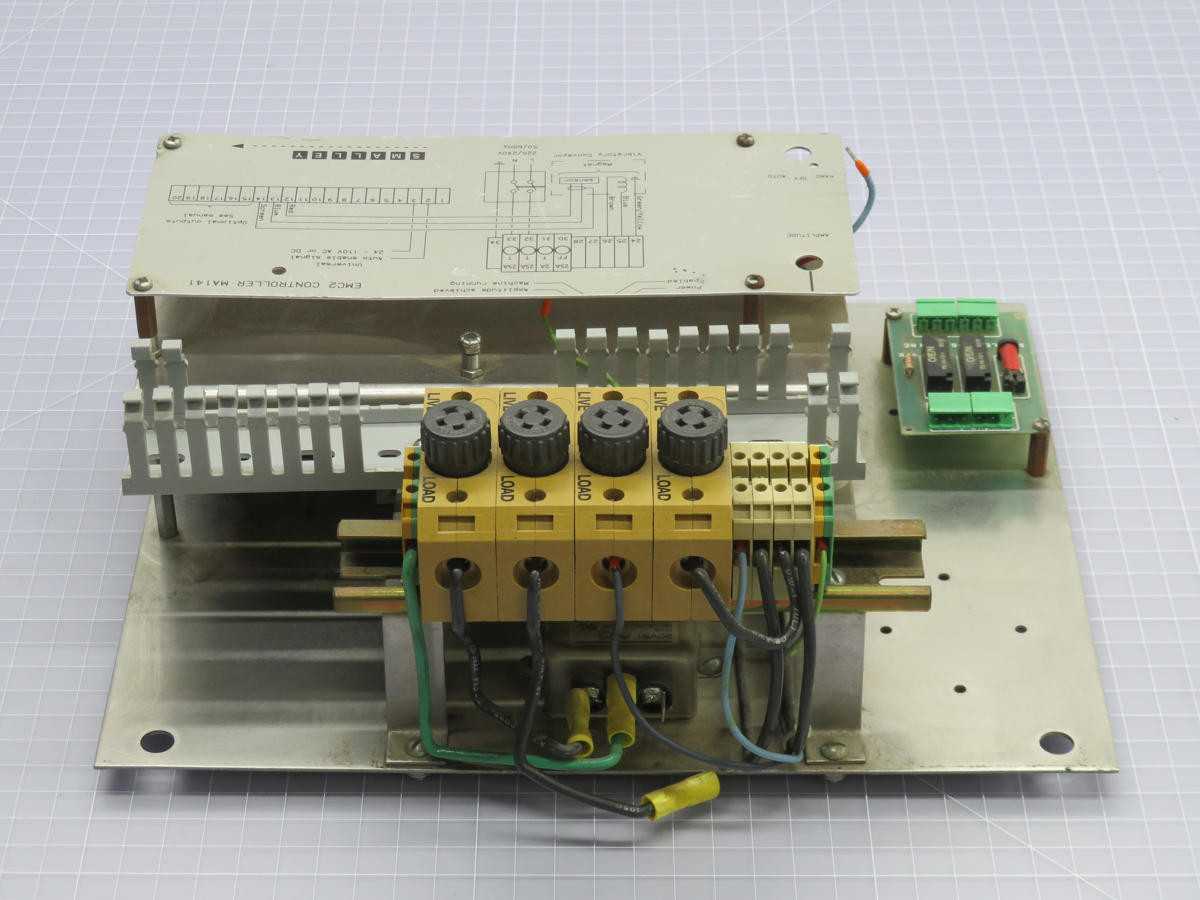 SMALLEY MA141 EMC2 CONTROLLER T217644 - OPERATOR CONTROLS