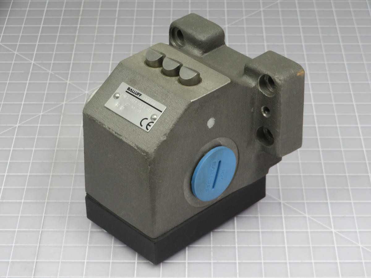 BALLUFF 819-B03-D12-72-10-FD MECHANICAL POSITION LIMIT SWITCH T202294 - SWITCHES