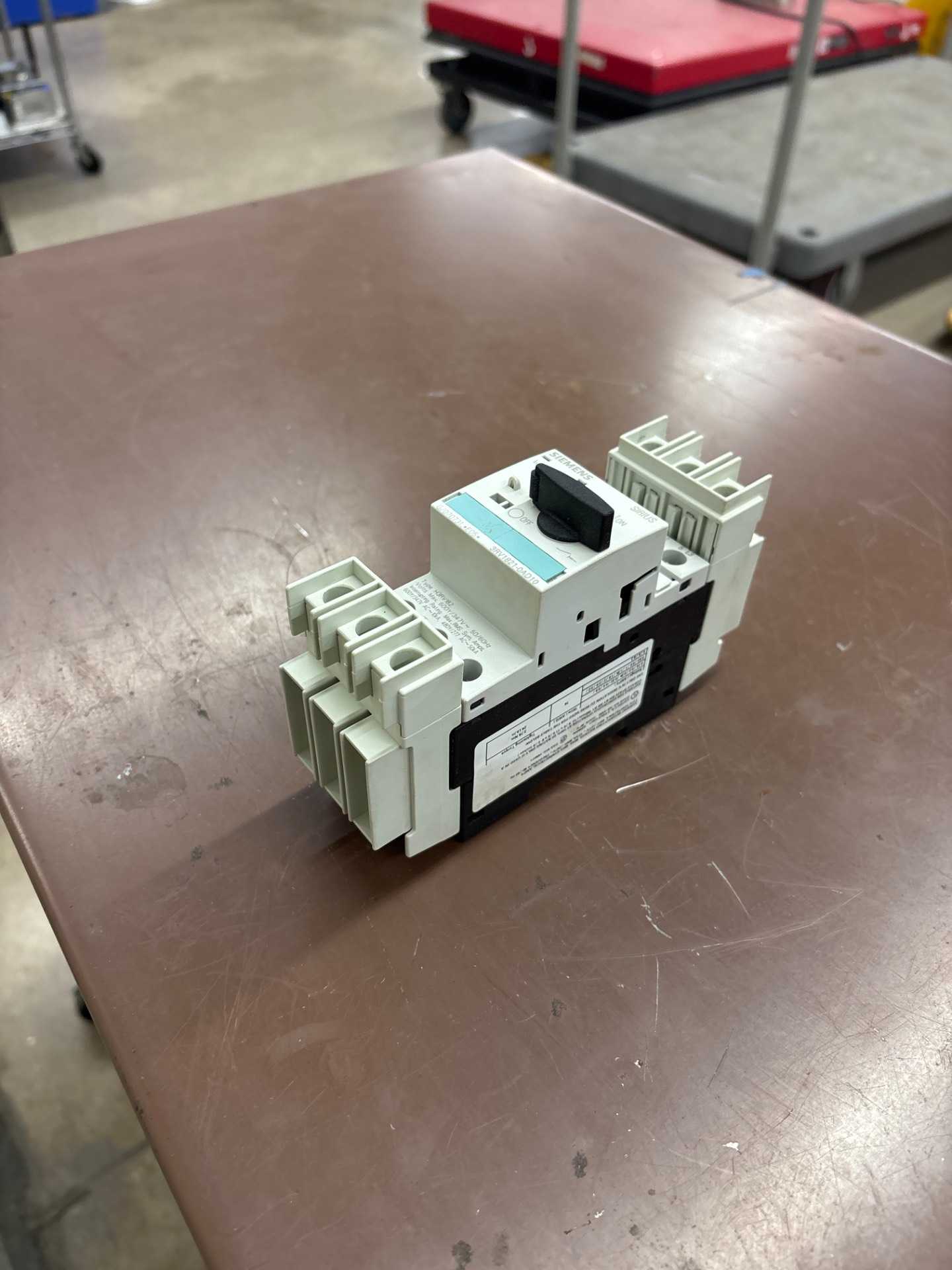 SIEMENS 3RV1821-0AD10 MOLDED CASE CIRCUIT BREAKER - CIRCUIT BREAKERS