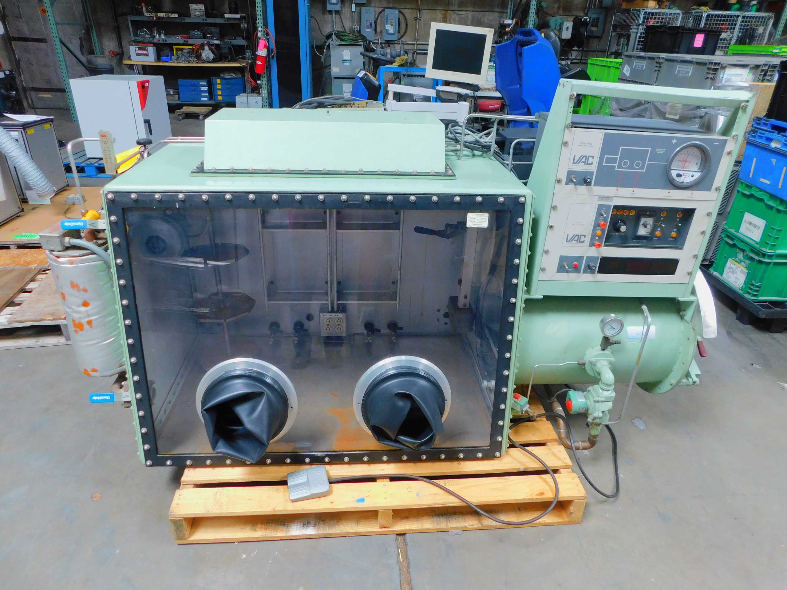 Vac He-493 Vacuum Atmospheres Chamber - High-Quality Controlled Environment - LAB & SCIENTIFIC