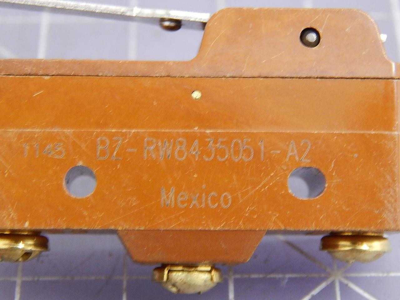 LOT OF 80 MICRO SWITCH BZ-RW8435051-A2 BASIC / SNAP ACTION SWITCHES 10 A 125 250 OR 480 VAC T102721 - SWITCHES