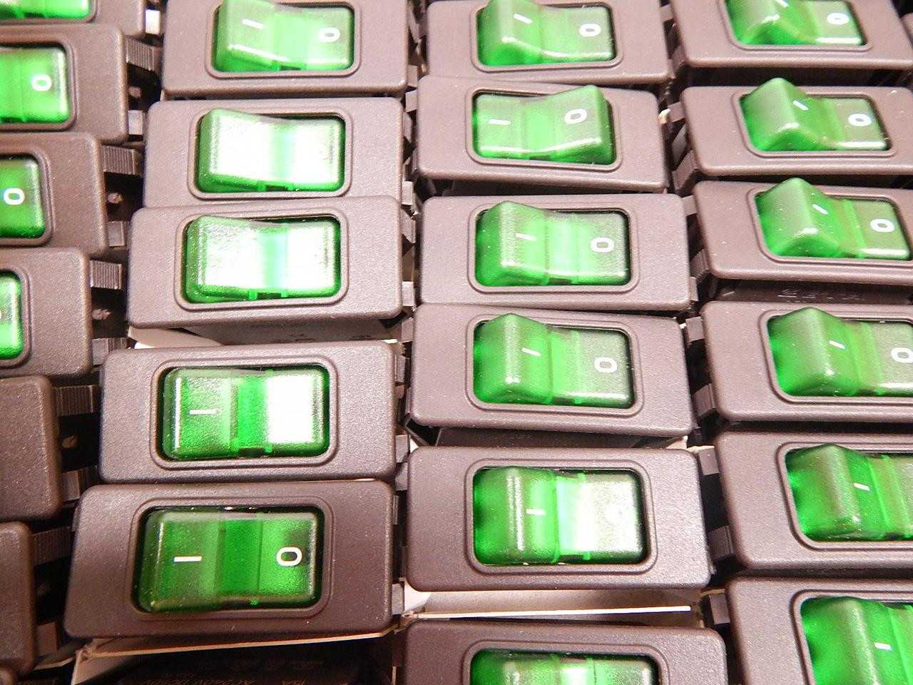 Lot Of 45 E-T-A 3120-F311-P7T1-W19DG3 Switches T69802 - SWITCHES