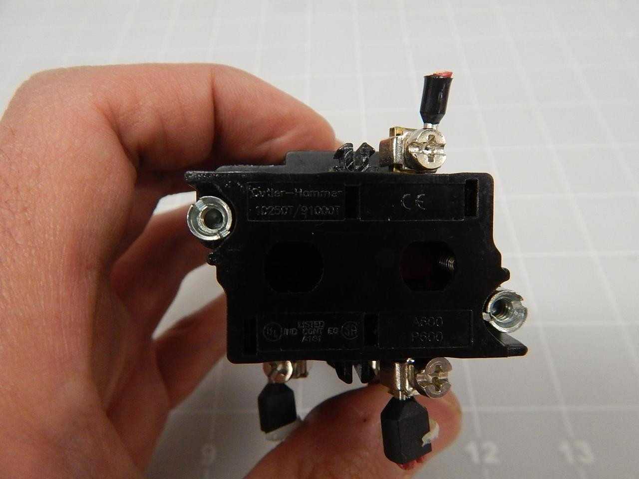 LOT OF 27 CUTLER HAMMER 10250T/91000T LIGHT T59425 - DISCONNECT SWITCHES