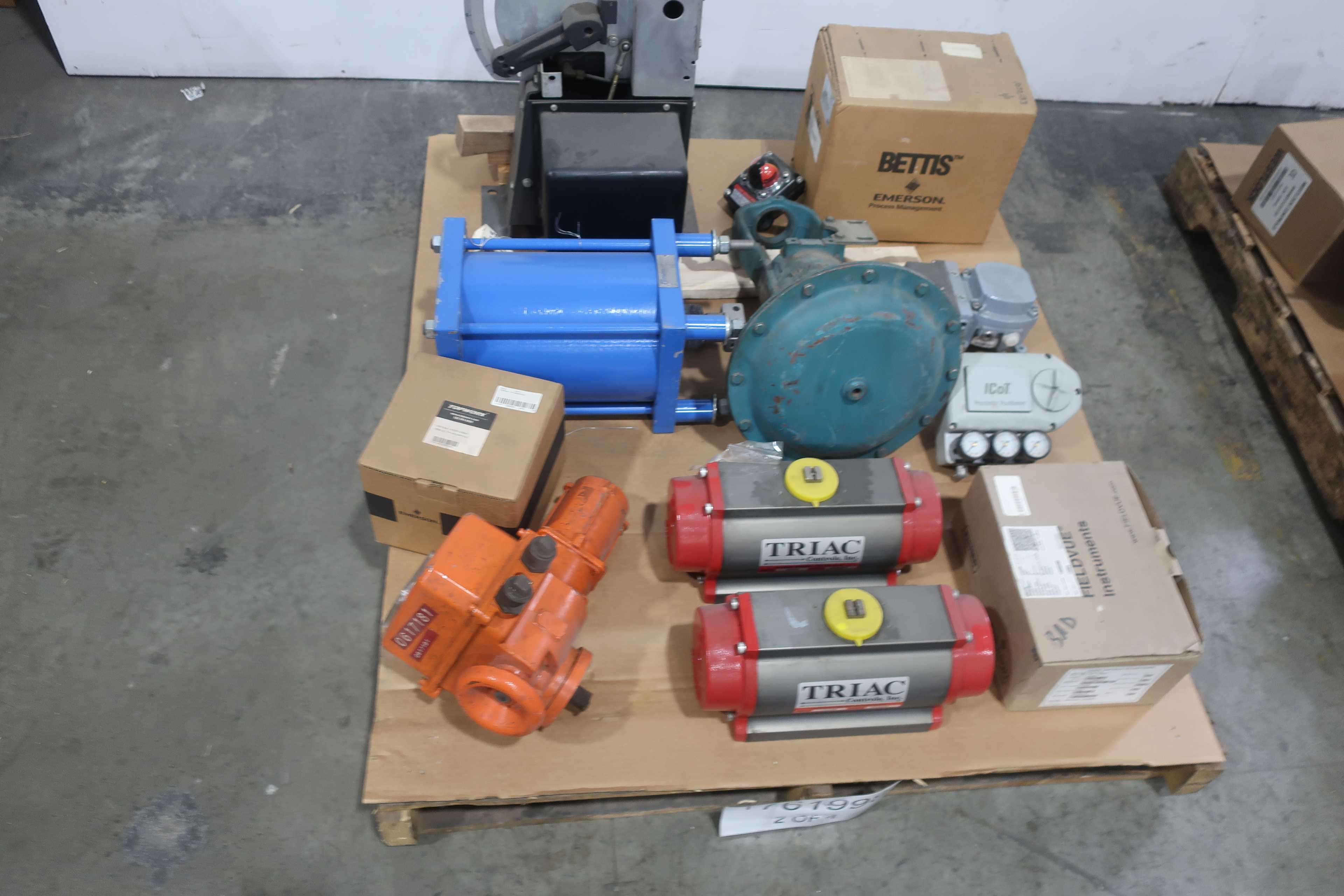 SKU 1761998 - 4 PALLETS OF ASSORTED VALVE ACTUATORS, INDICATORS, POSITIONERS - VALVE POSITIONERS & INDICATORS
