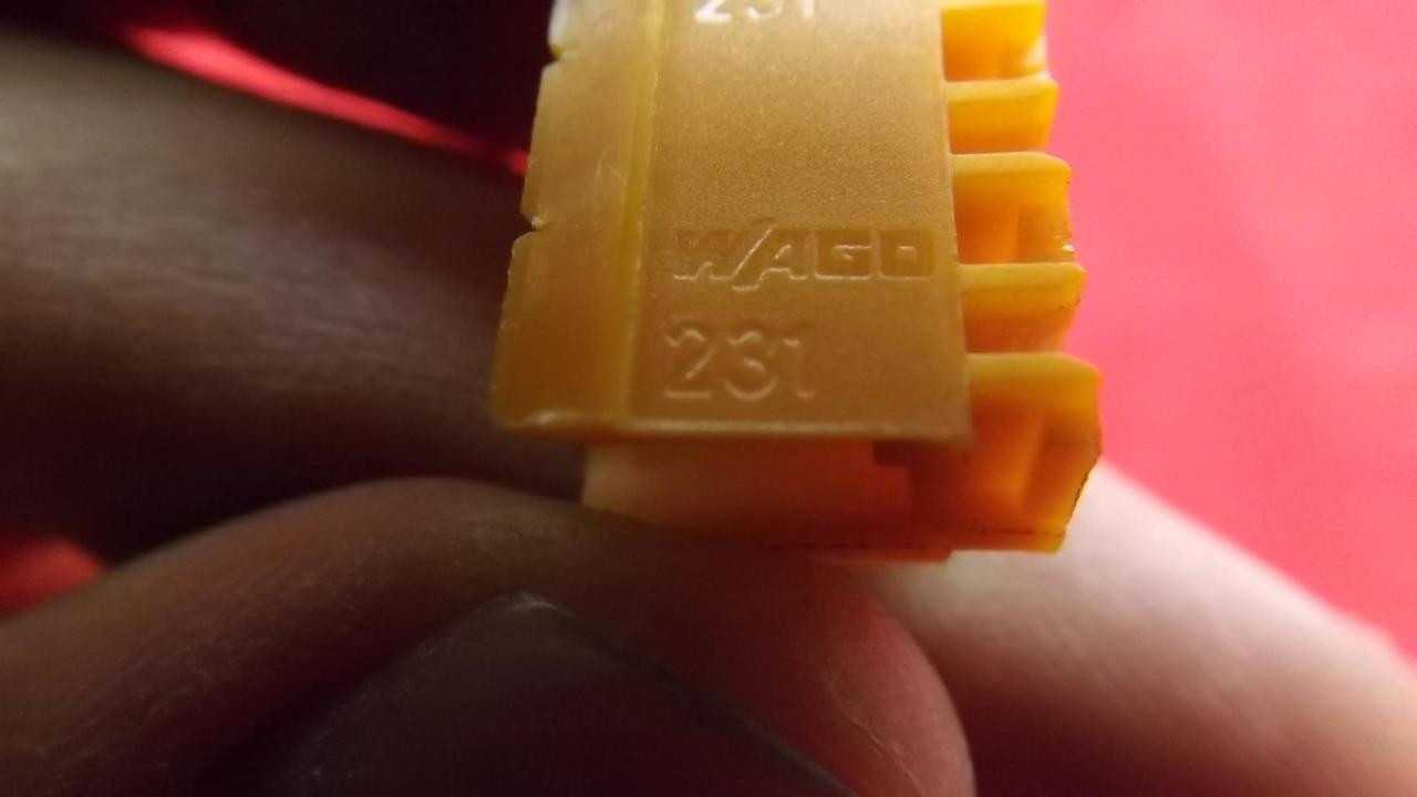 300 UNITS OF WAGO 231 TERMINAL BLOCKS T21101 - TERMINAL BLOCKS