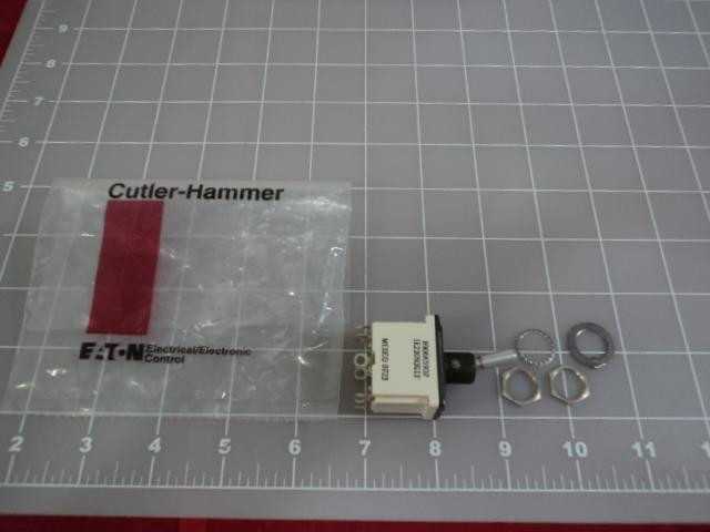 55 CUTLER HAMMER 8906K5907 TOGGLE SWITCH DPDT T11798 - SWITCHES