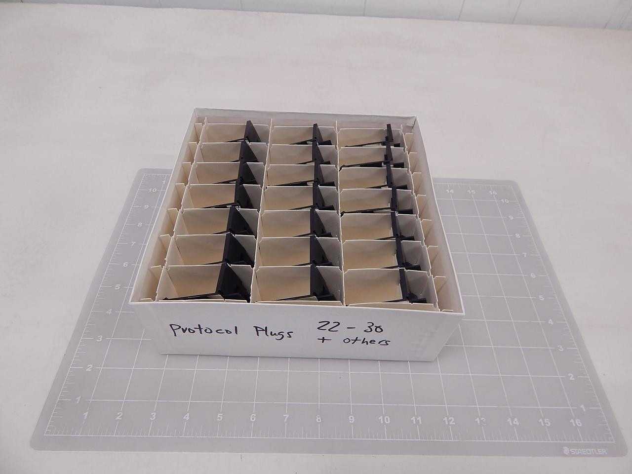 LOT OF 21 PERKIN ELEMER 7000674 PROTOCOL PLUGS T92868 - PLUGS & RECEPTACLES