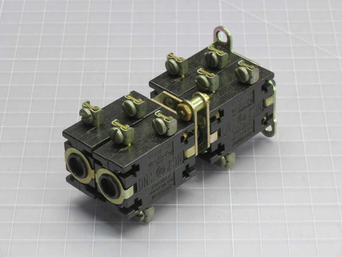 GE CR2940U207 CONTACT BLOCK T230811 - CONTACTORS