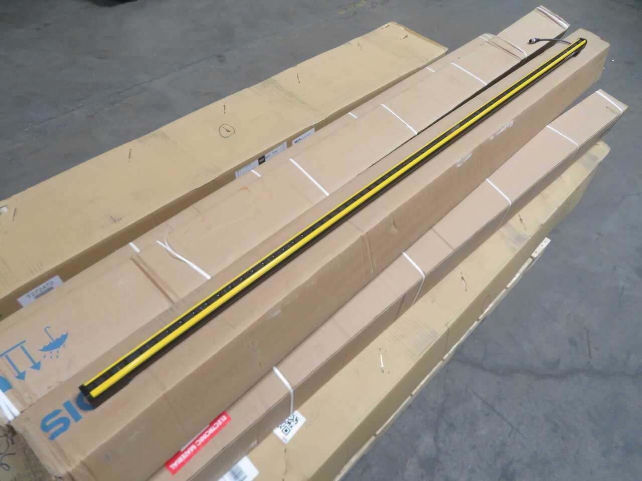 SICK C4P-EA1803S001 1081274 SAFETY LIGHT CURTAIN - SENSORS