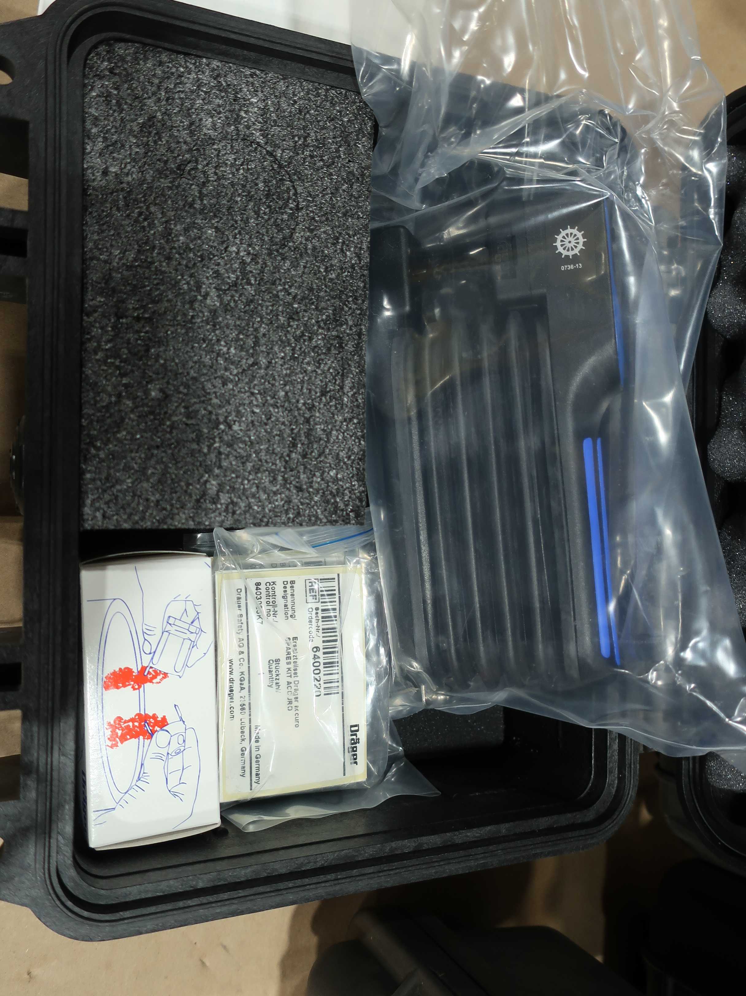 SKU 1775849 - LOT OF 4 DRAGER 4056443 MANUAL GAS DETECTOR PUMPS - PUMPS