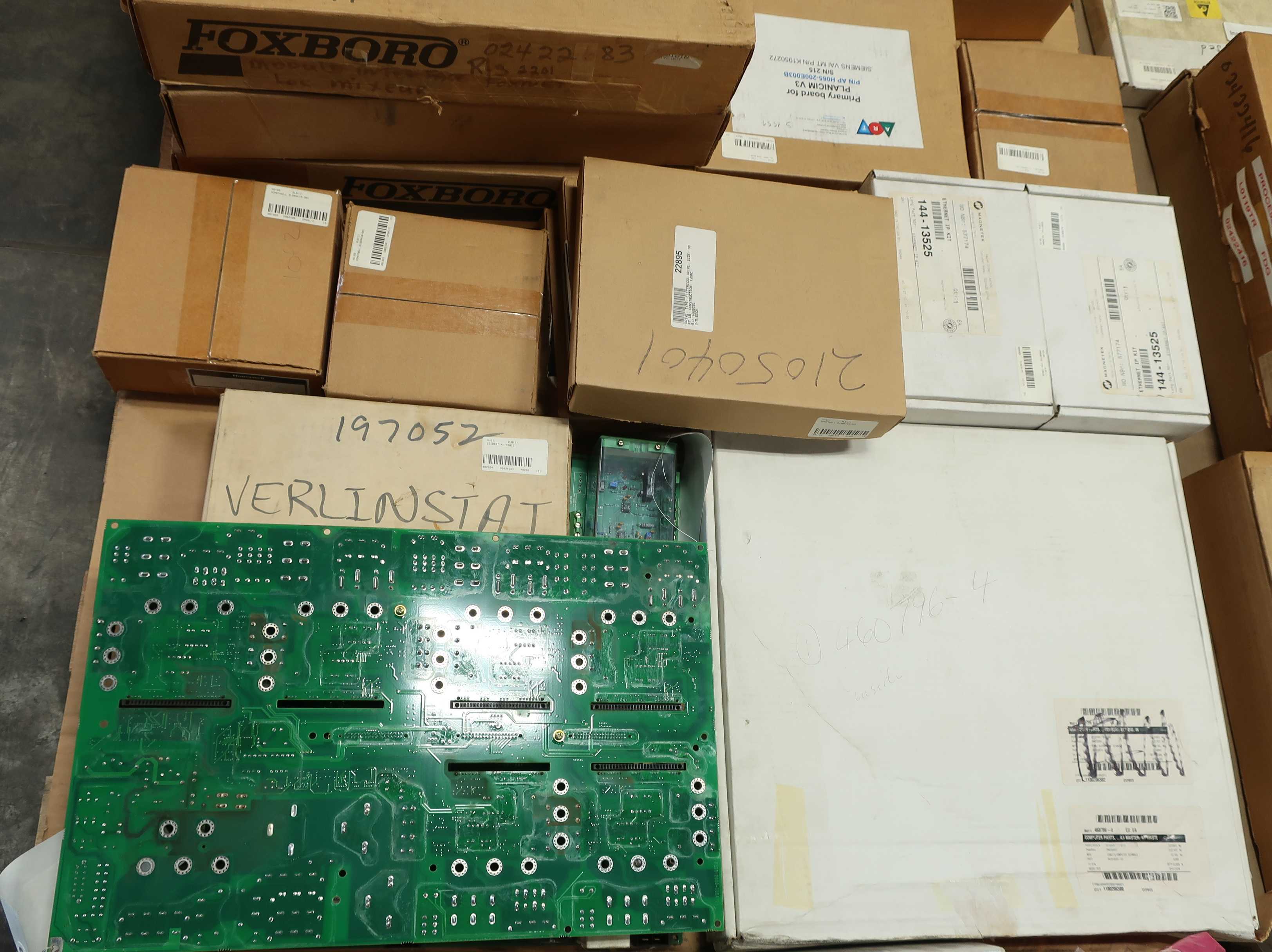 SKU 1772700 - 4 PALLETS OF ASSORTED PCB CIRCUIT BOARDS - PCB CIRCUIT BOARDS