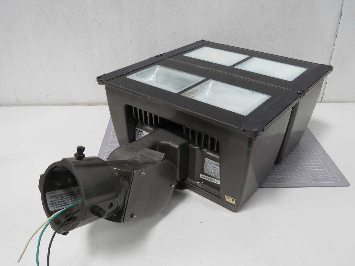 EATON NFFLD-L-C100-S-480 13132274 FLOODLIGHT 480V 258 W 0.55 AMP T195949 - LIGHTING