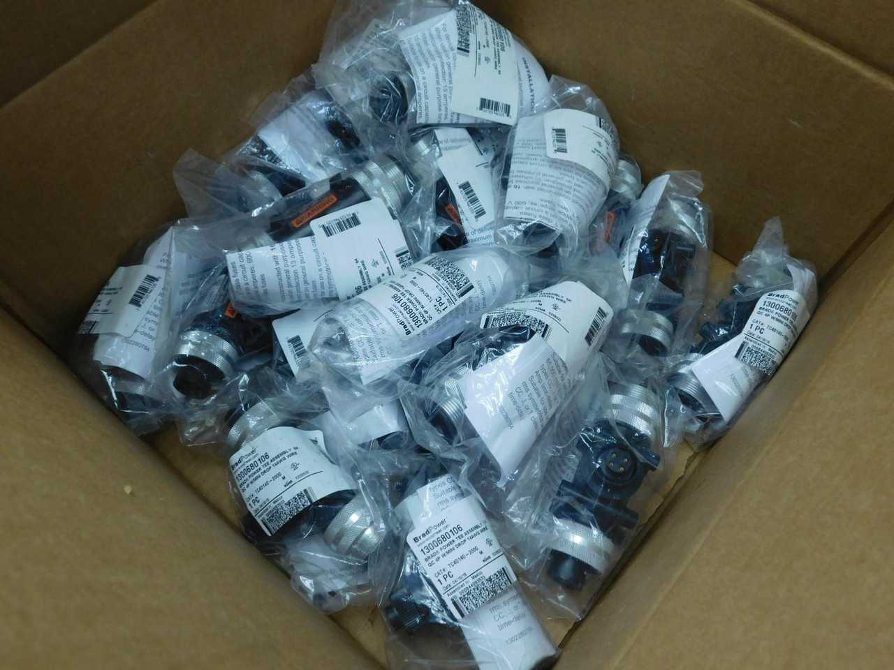 LOT OF 20 BRAD CONNECTIVITY 1300680106 TC40140-200G BRAD POWER TEE ASSEMBLY SK QC 4P W/MINI DROP 14A - PLUGS & RECEPTACLES