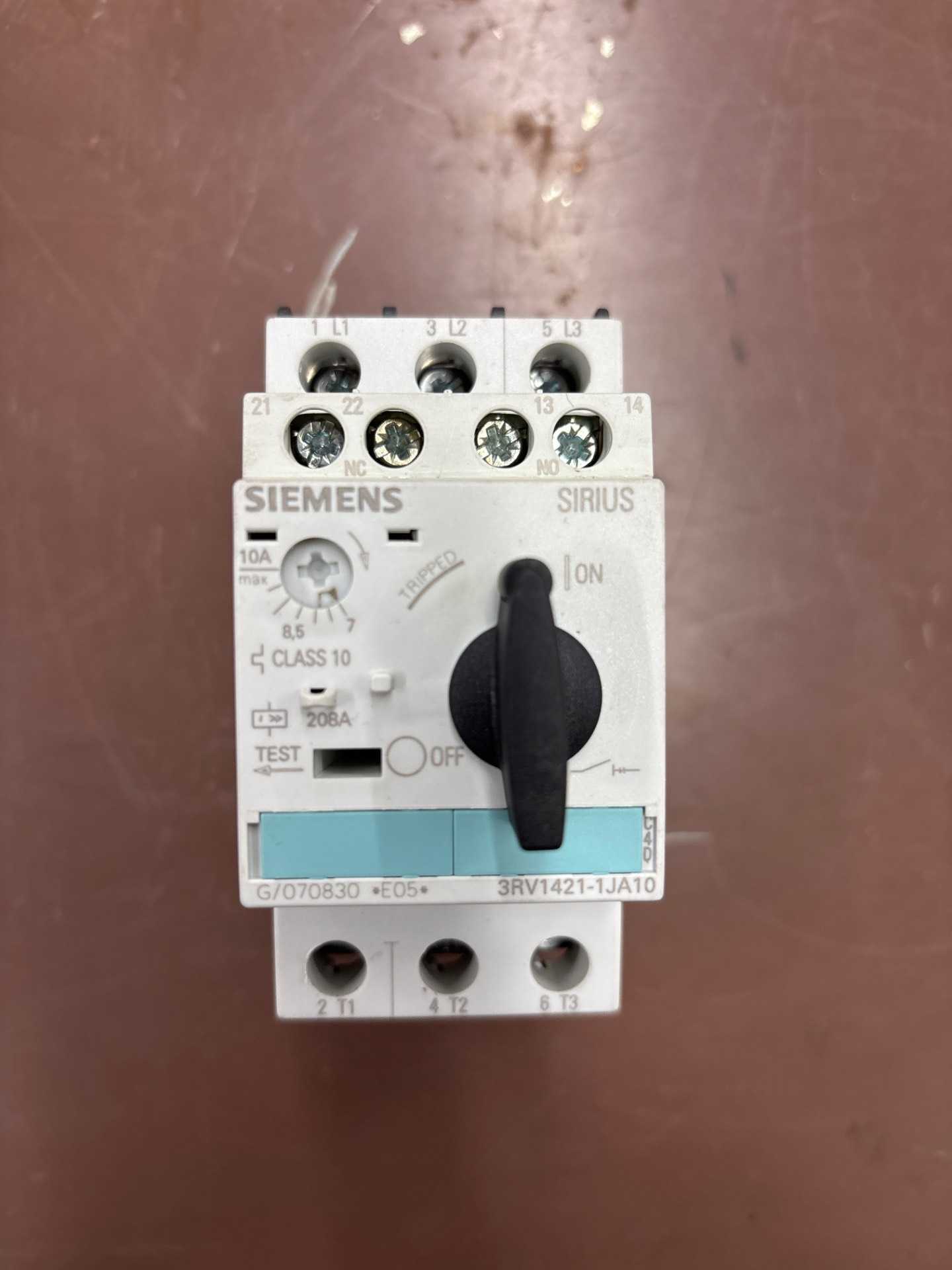 SIEMENS 3RV1421-1JA10 MOLDED CASE CIRCUIT BREAKER - CIRCUIT BREAKERS