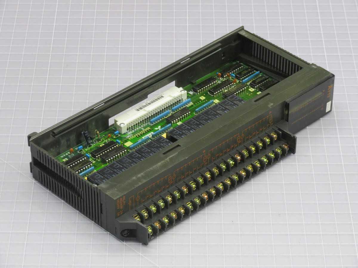 MITSUBISHI AY13 OUTPUT MODULE T229308 - PLC MODULES