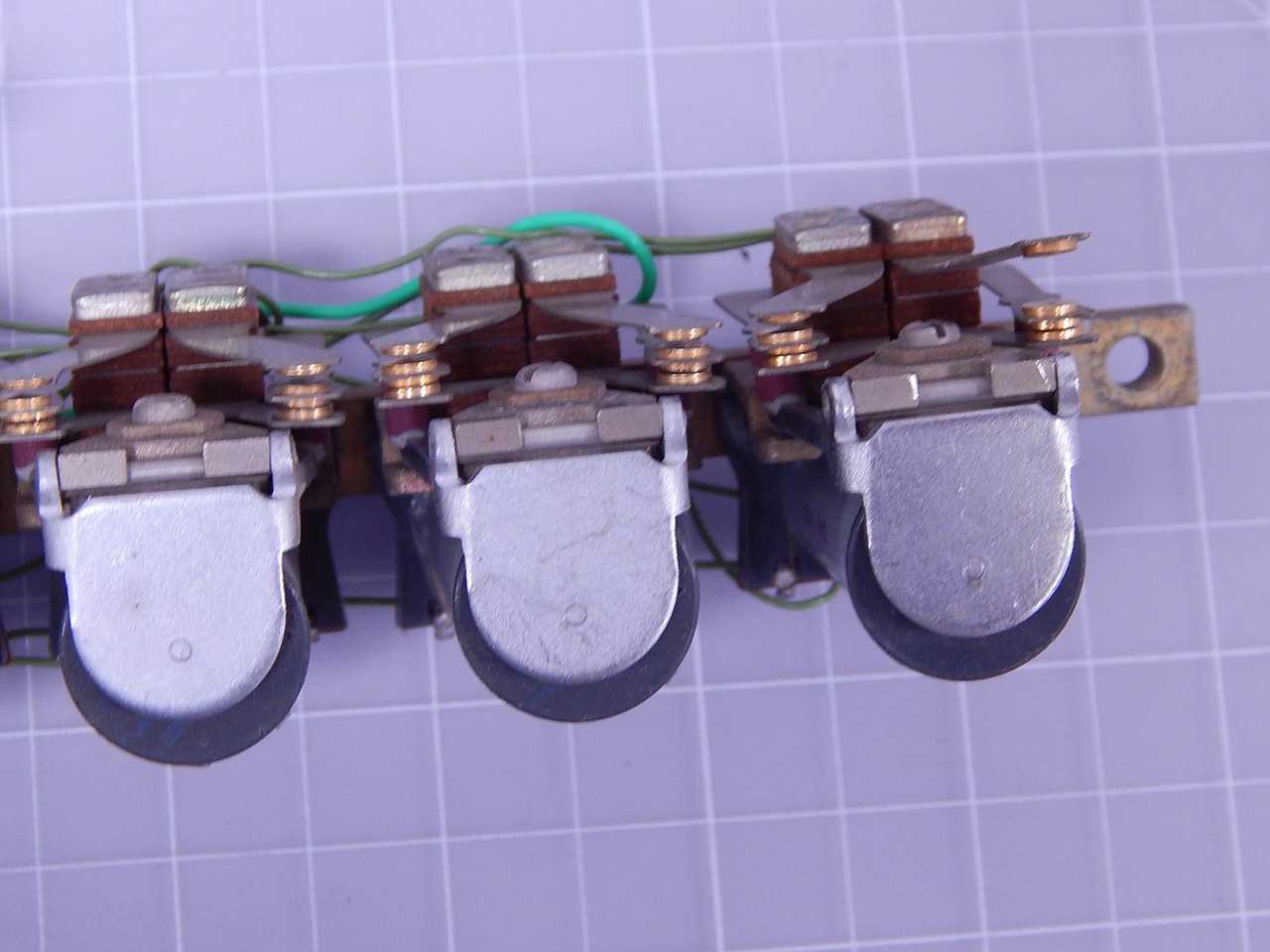 LOT OF 96 GTE PP-70330-34CA ELECTRONIC COIL RELAY T141854 - ELECTRICAL RELAYS
