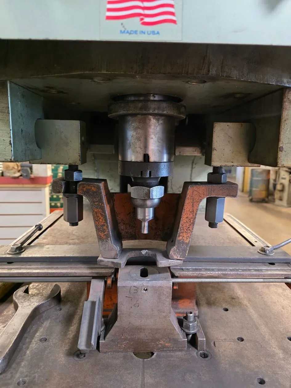 Piranha PII-140 Hydraulic Ironworker 6"X6"X5/8" - Includes Extensive Tooling! - IRONWORKERS