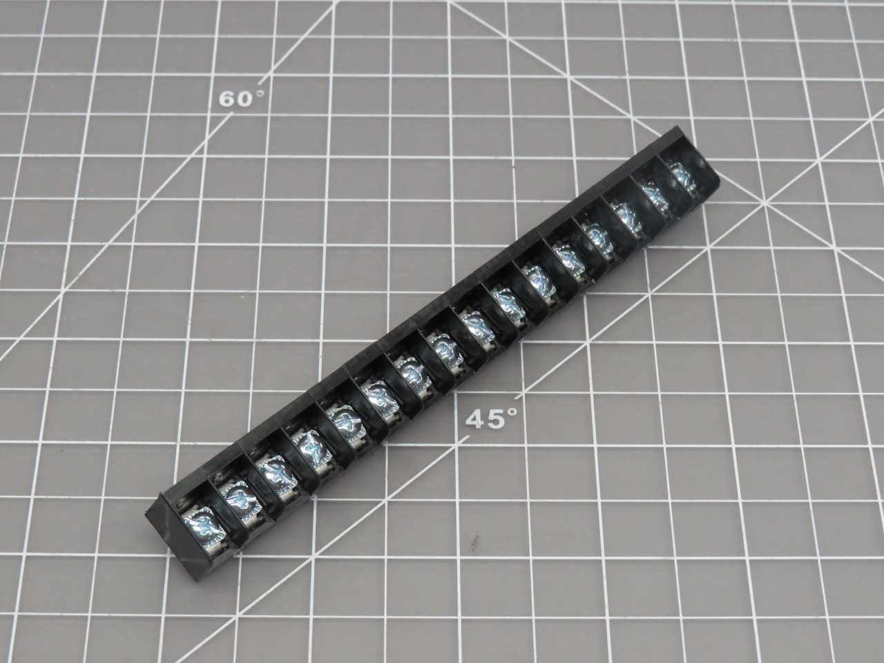 LOT OF 90 MOLEX 0386907816 CONN BARRIER STRP 16CIRC 0.325"
T153079 - TERMINAL BLOCKS