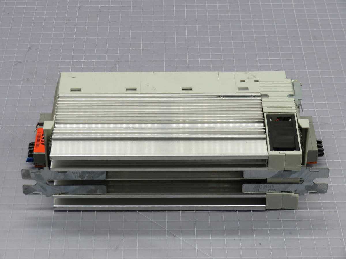 LENZE D-31855 E82EV152-2C000 VECTOR DRIVE
T217055 - MOTOR DRIVES