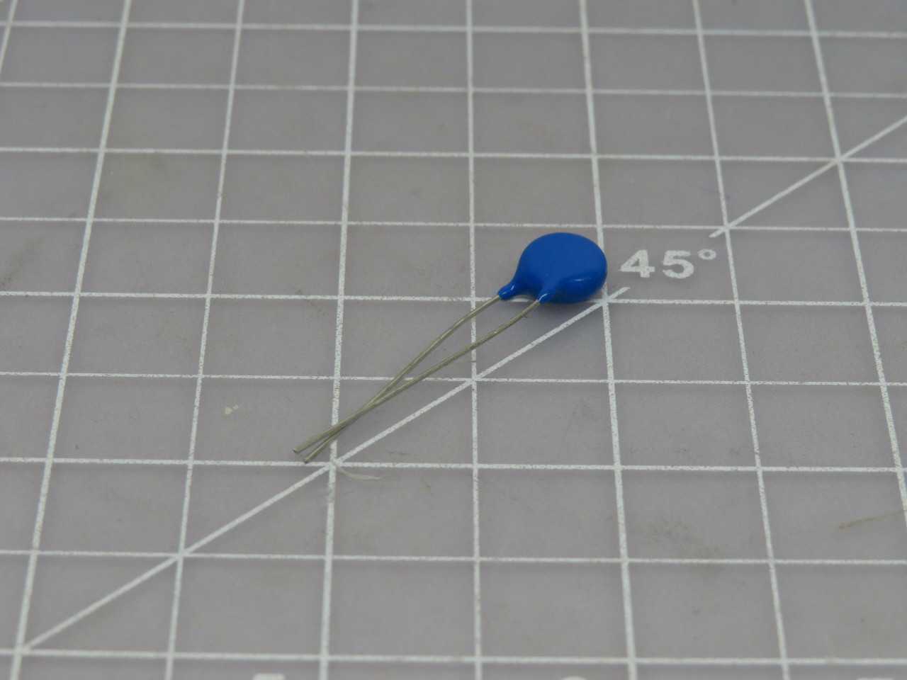 LOT OF 1000 STACKPOLE ELECTRONICS CV250K07B VARISTORS MOV 250VAC/320VDC 1200A 390V RADIAL BULK T1725 - CIRCUIT BREAKERS