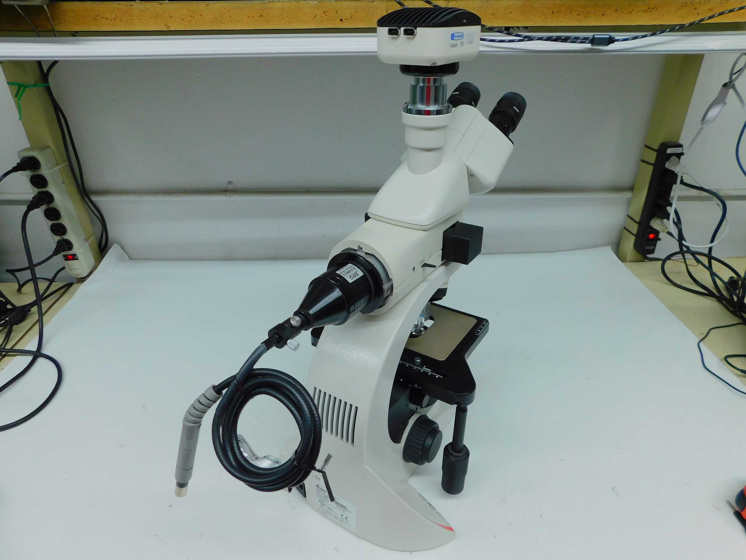 Leica DM1000 System Microscope With 5-Position Nosepiece And Hi Plan Objectives - LAB & SCIENTIFIC