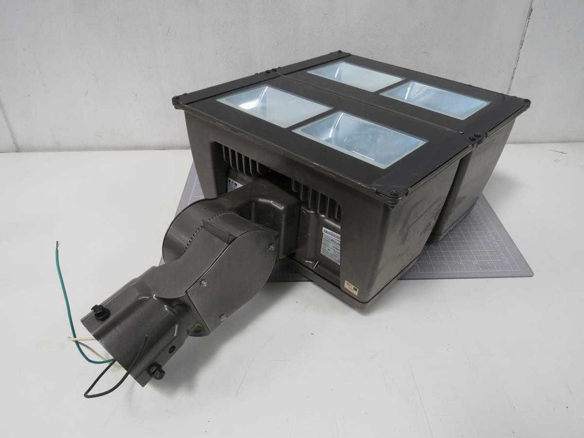 EATON NFFLD-L-C100-S-480 13132274 FLOODLIGHT 480V 258 W 0.55 AMP T195946 - LIGHTING