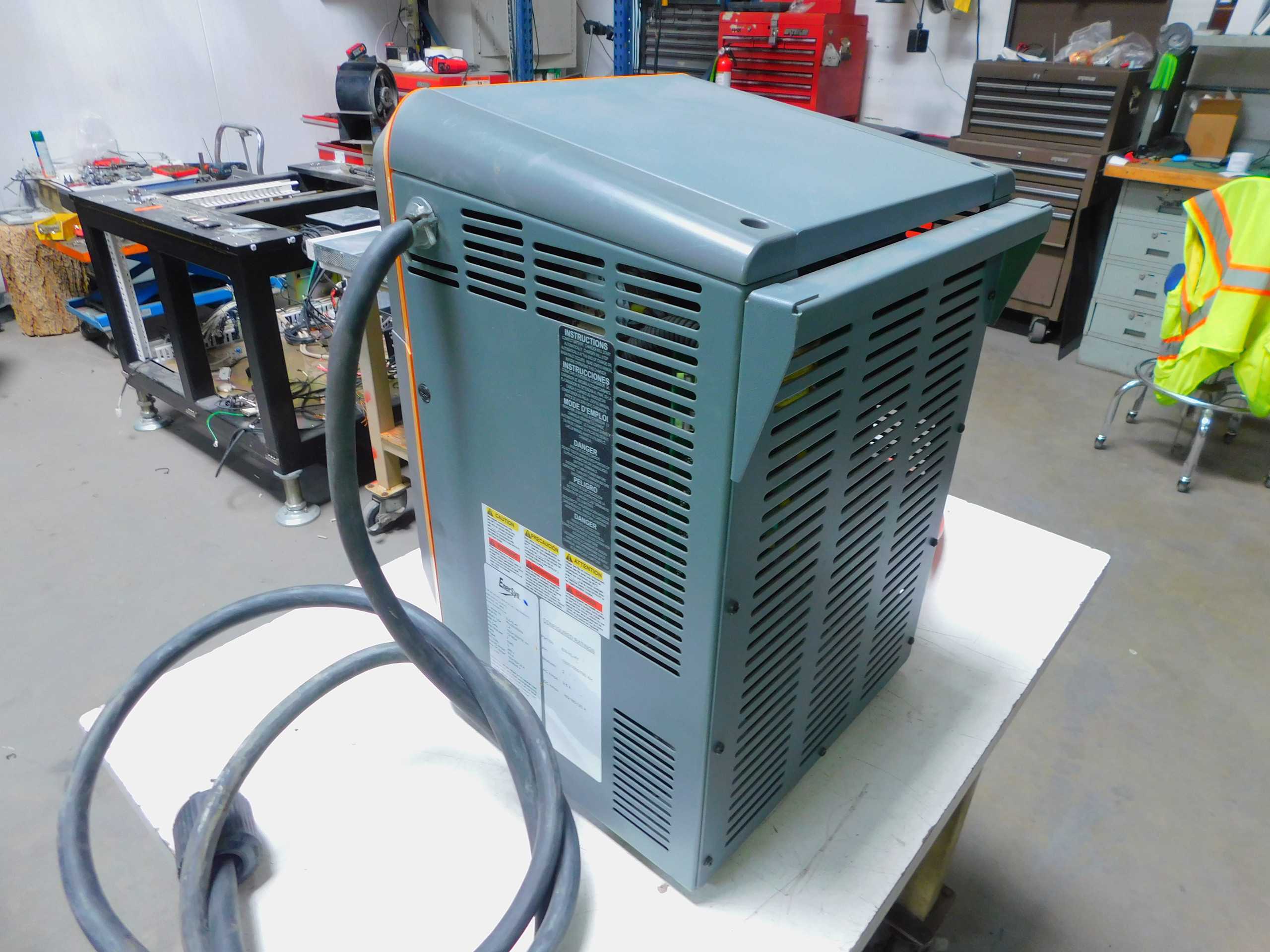 ENERSYS EI3-HL-4Y INDUSTRIAL BATTERY CHARGER OUT:24VDC , IN:480VAC/3PH - UPS BATTERY