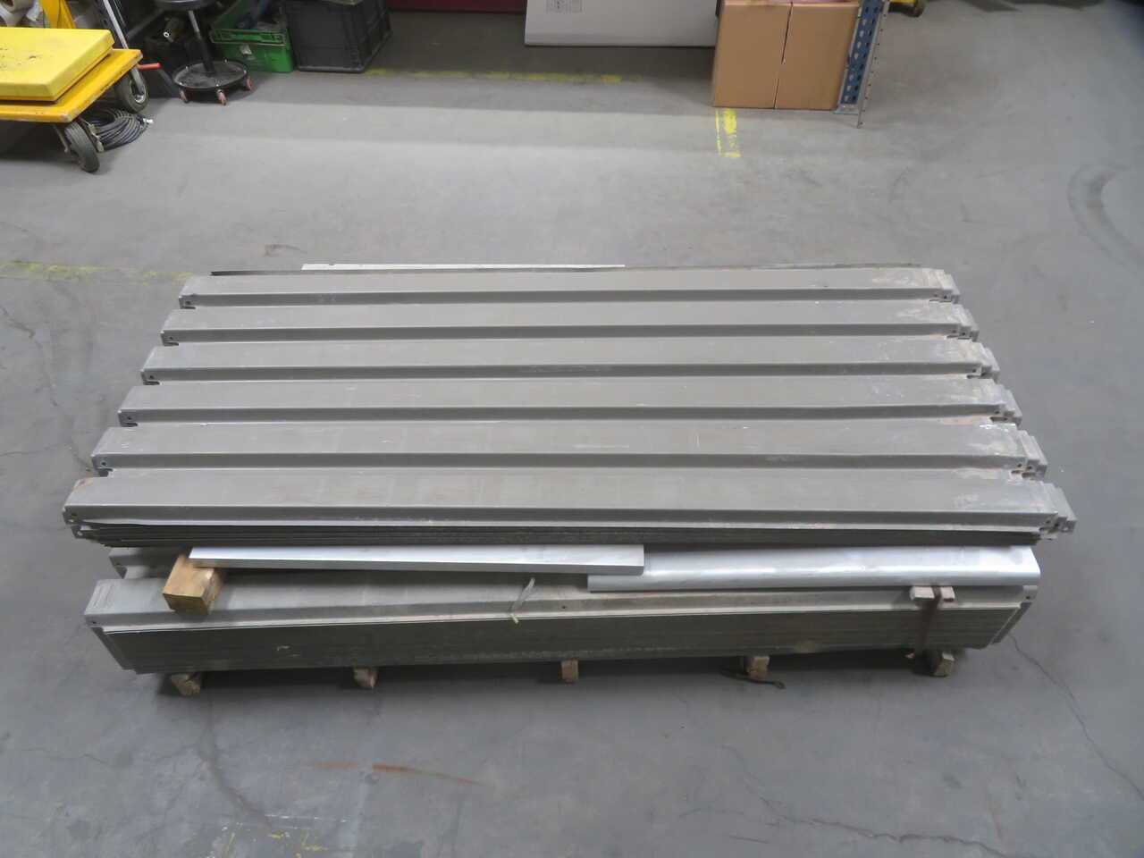 LOT OF 55 ROOF SHEETS T270564 - CONSTRUCTION
