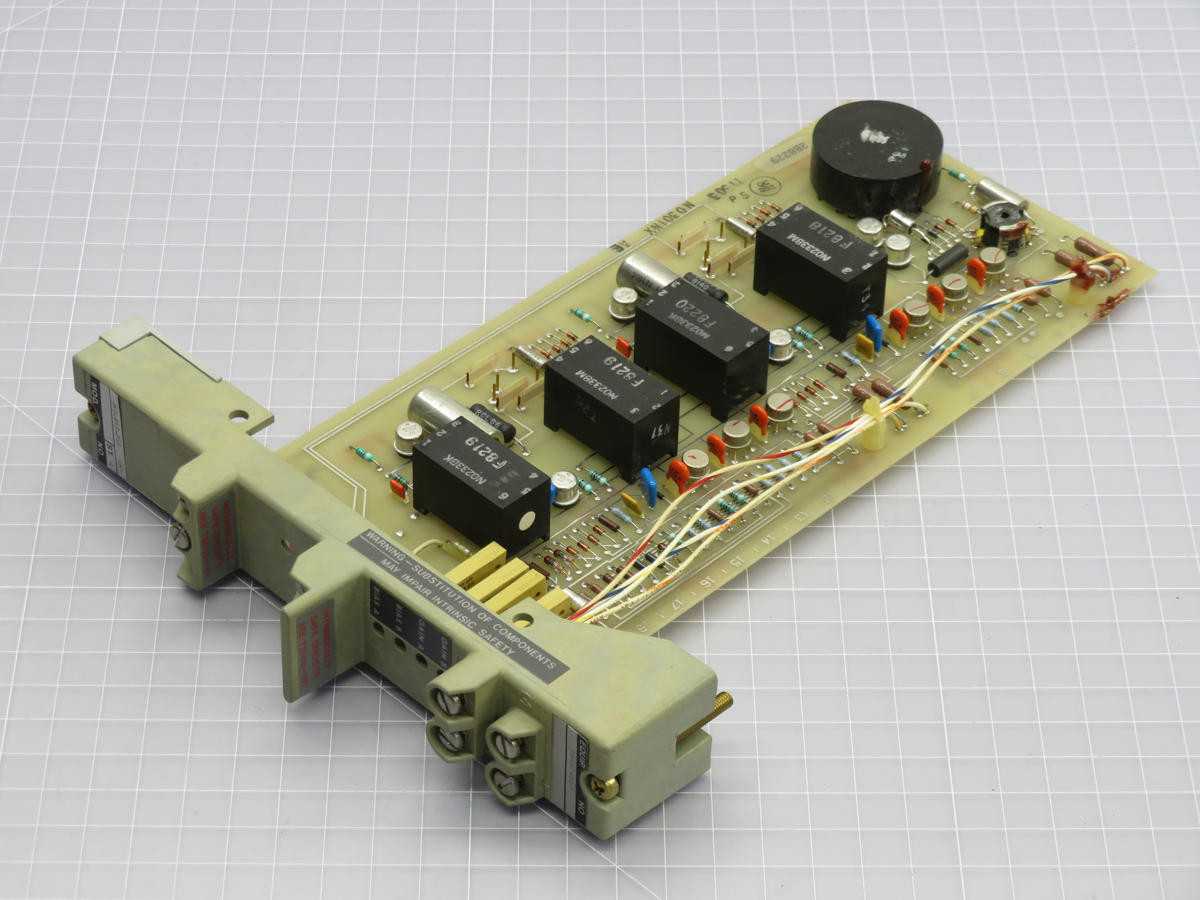 FOXBORO 2A0-VAI-FGB VOLTAGE TO CURRENT CONVERSION MODULE
 T217942 - PLC MODULES