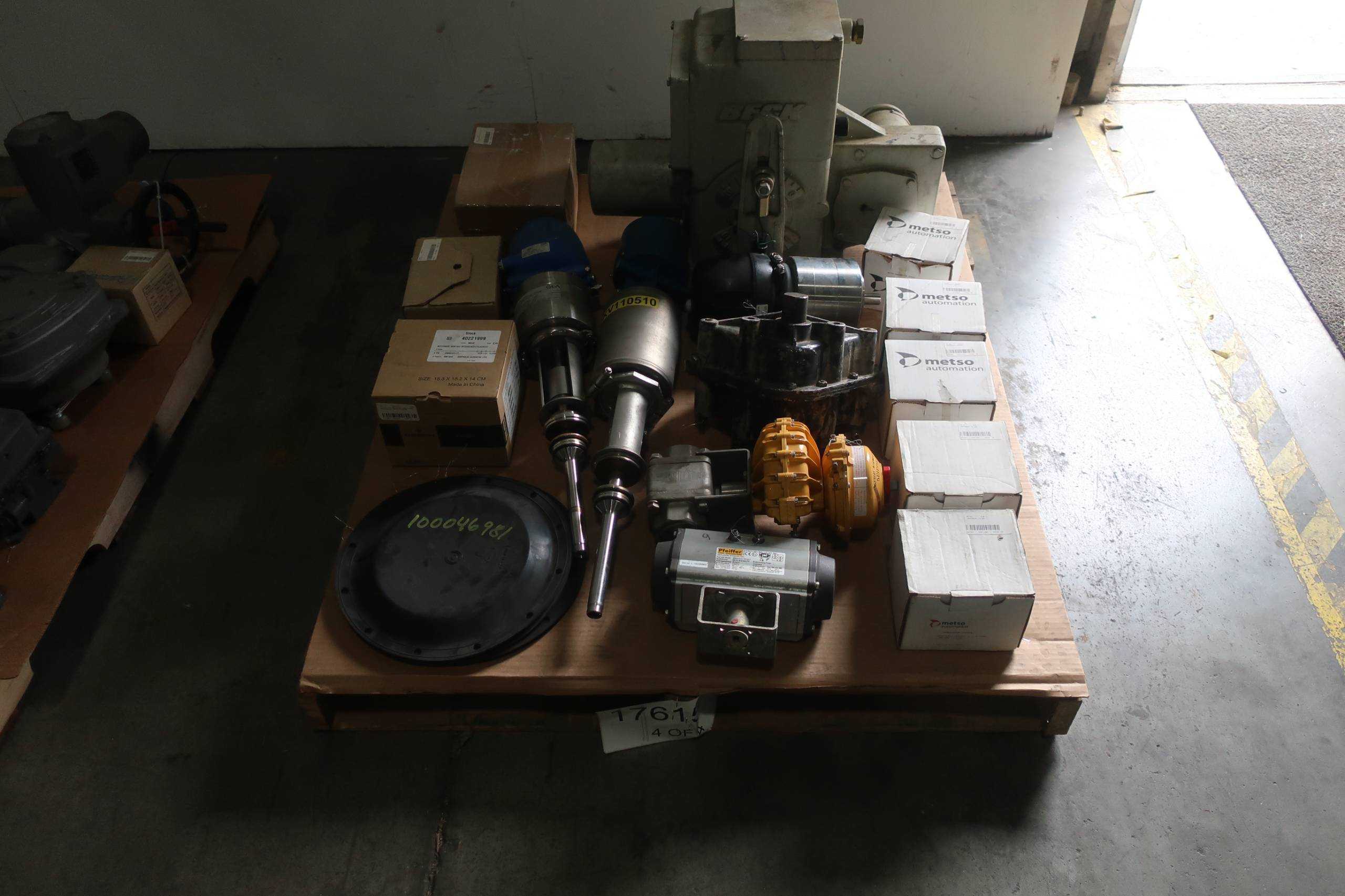 SKU 1761583 - 3 PALLETS OF ASSORTED VALVE ACTUATORS, POSITIONERS, INDICATORS - VALVE POSITIONERS & INDICATORS