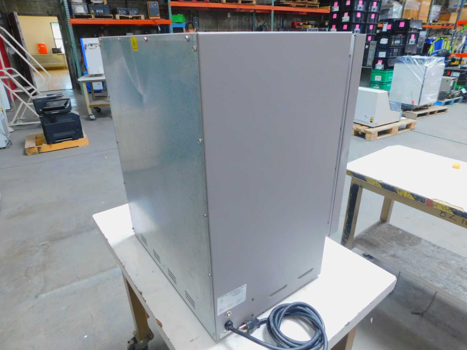 VWR E1510 Incubator/Oven For Precise Temperature Control - LAB & SCIENTIFIC