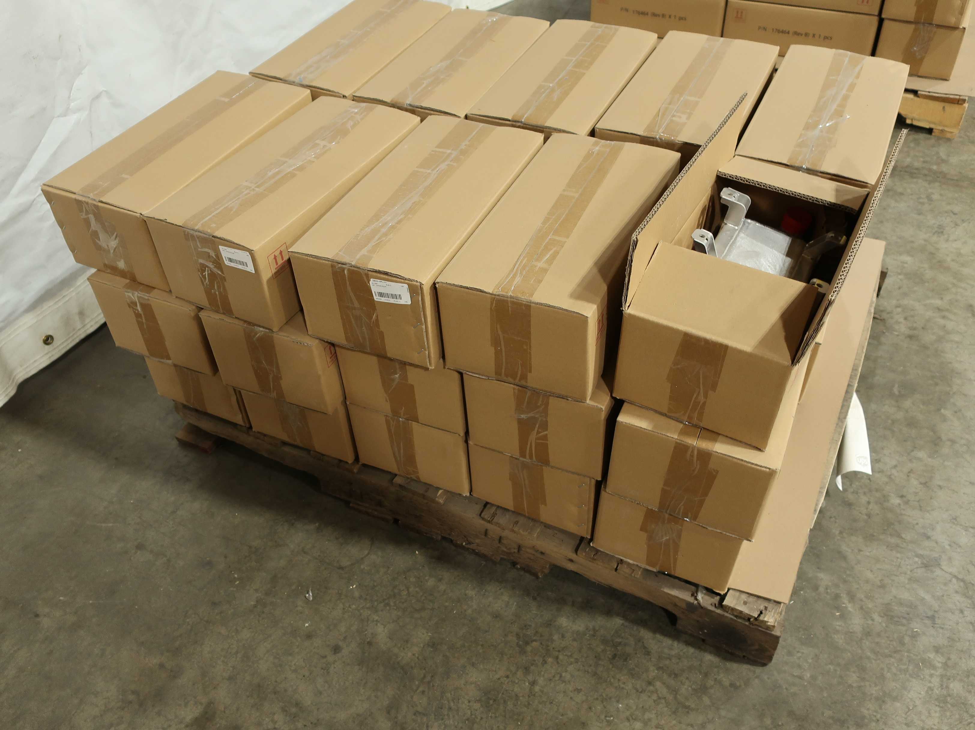 SKU 1775806 - LOT OF 30 WUXI AHT 176464 INTERCOOLERS - COOLING EQUIPMENT