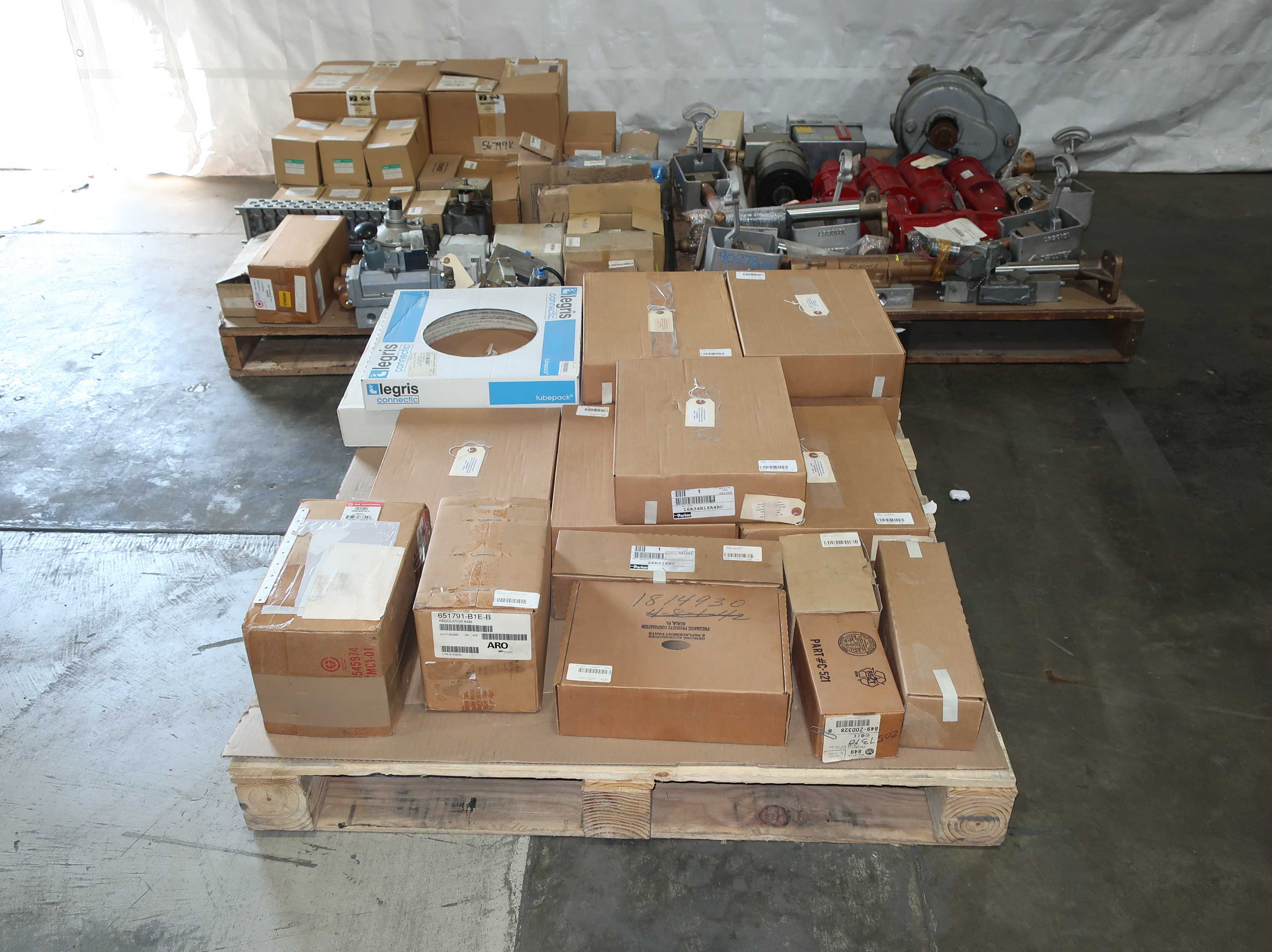 SKU 1775643 - 3 PALLETS OF ASSORTED PNEUMATIC VALVES AND ACCESSORIES - PNEUMATIC PARTS