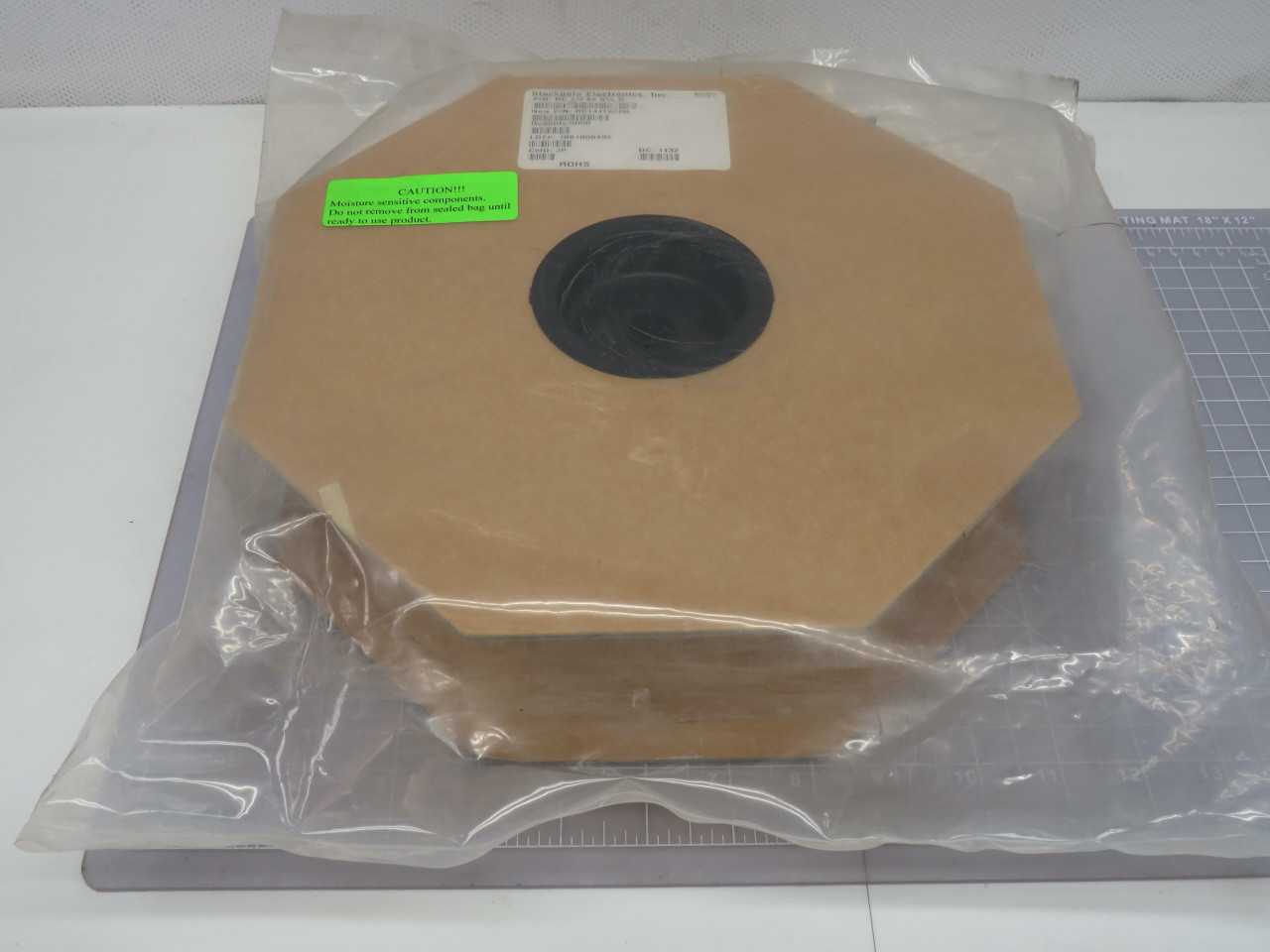 LOT OF 5000 STACKPOLE ELECTRONICS RC 1/4 82 5% R RC14JT82R0 2 OHMS ±5% 0.25W 1/4W THROUGH HOLE RESIS - ELECTRICAL COMPONENTS