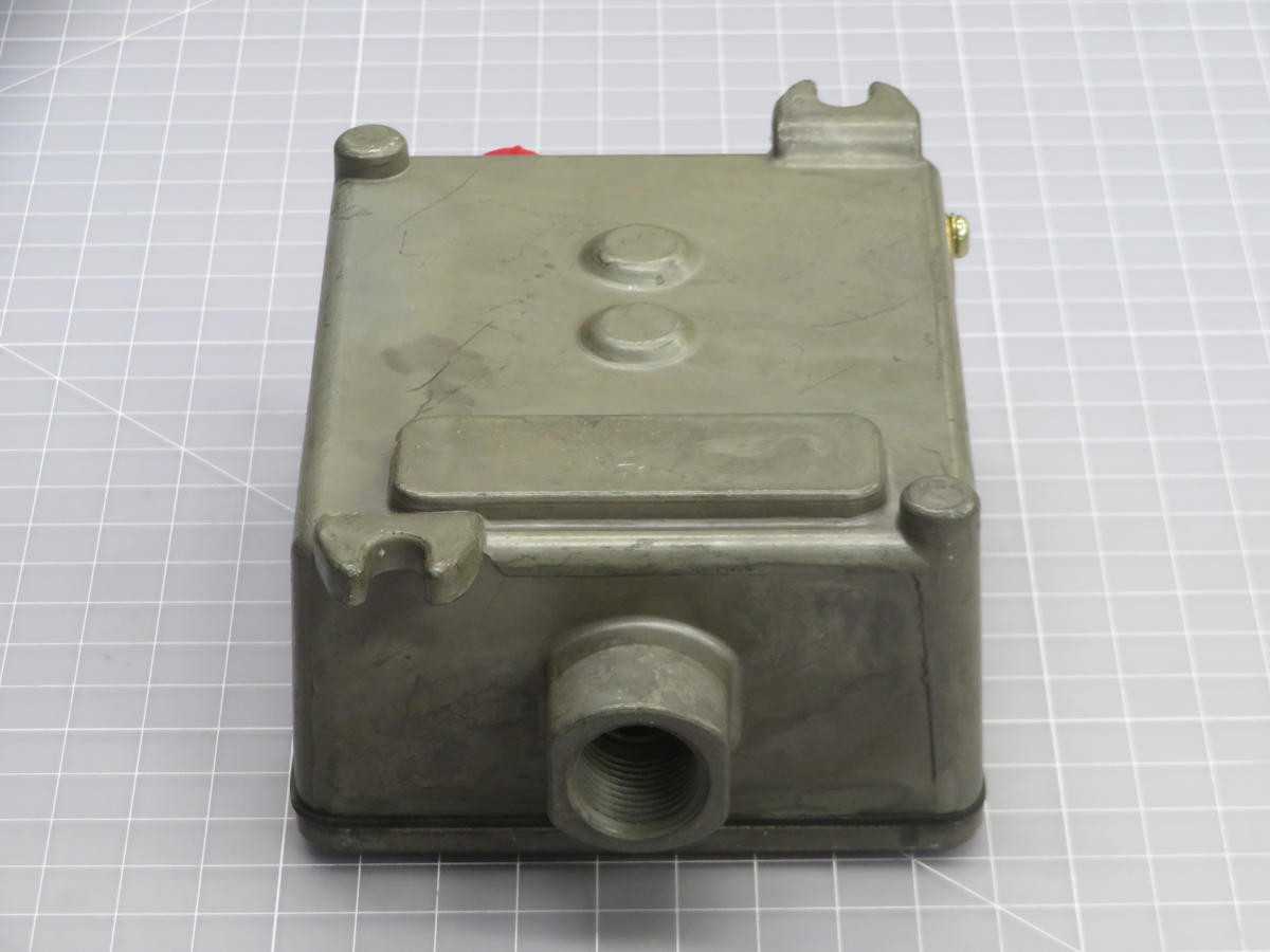 BARKSDALE B1T-B65SS-P4 BOURDON TUBE SWITCH T240537 - SWITCHES