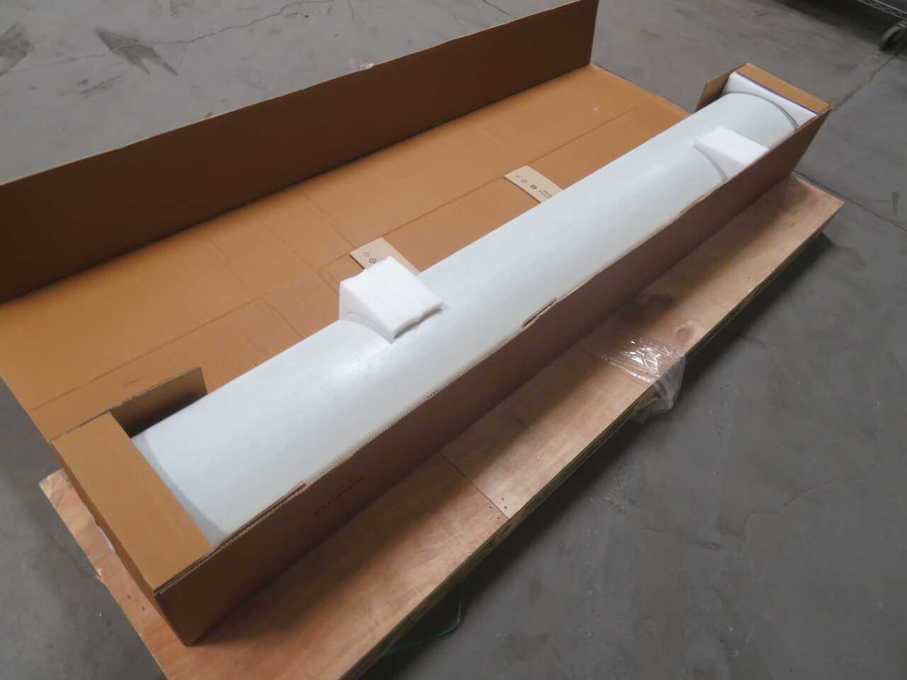 COMMSCOPE NHH-85C-R2B MULTIBAND ANTENNA T271469 - TELECOMMUNICATION