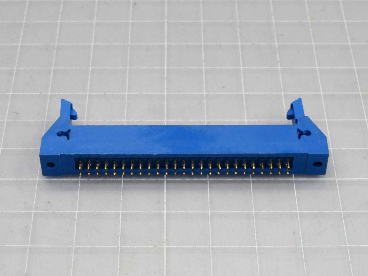 LOT OF 45 36009232425 CONNECTORS - SENSORS