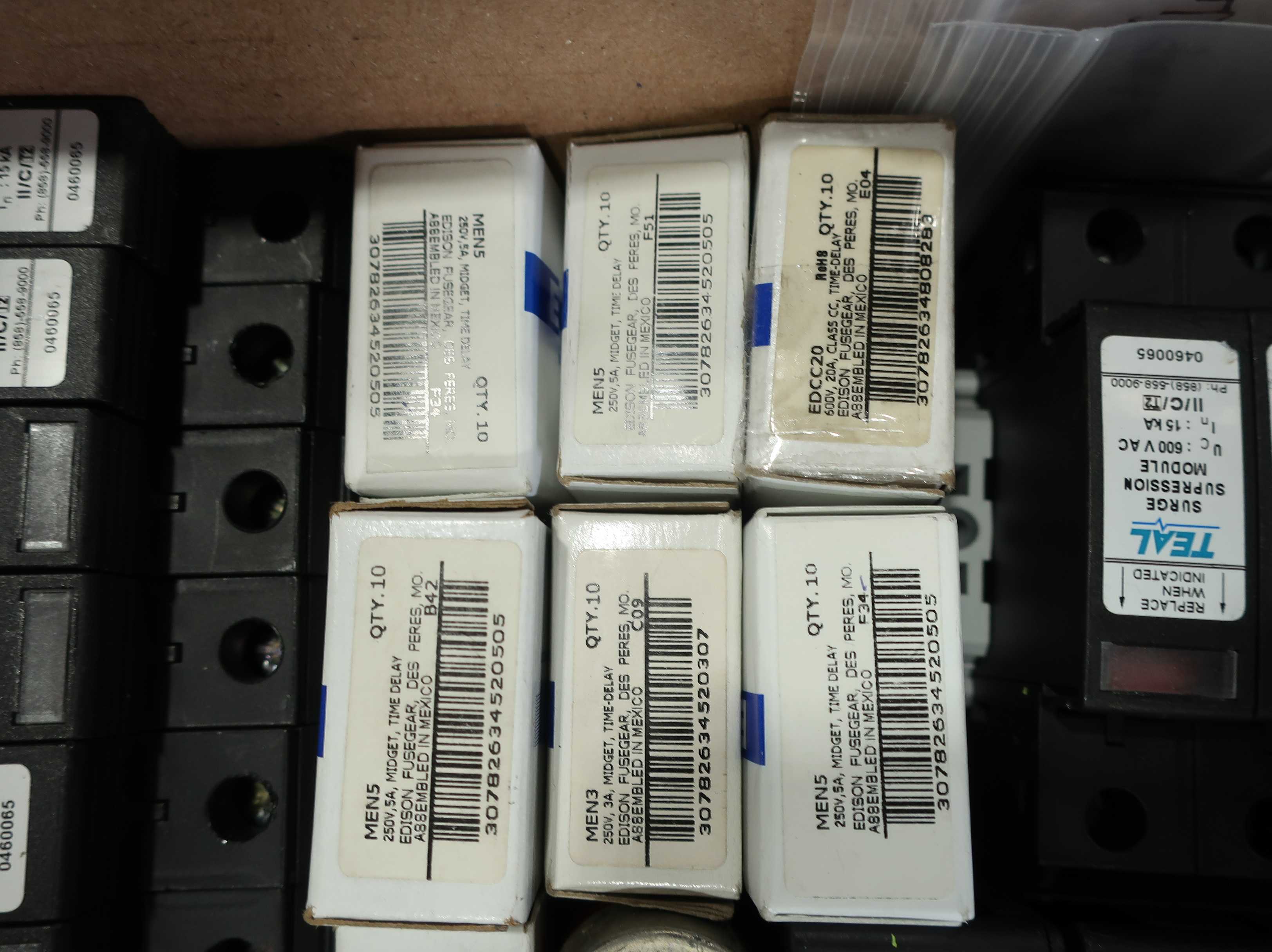 SKU 1779613 - 2 PALLETS OF ASSORTED FUSES AND FUSE HOLDERS - FUSES