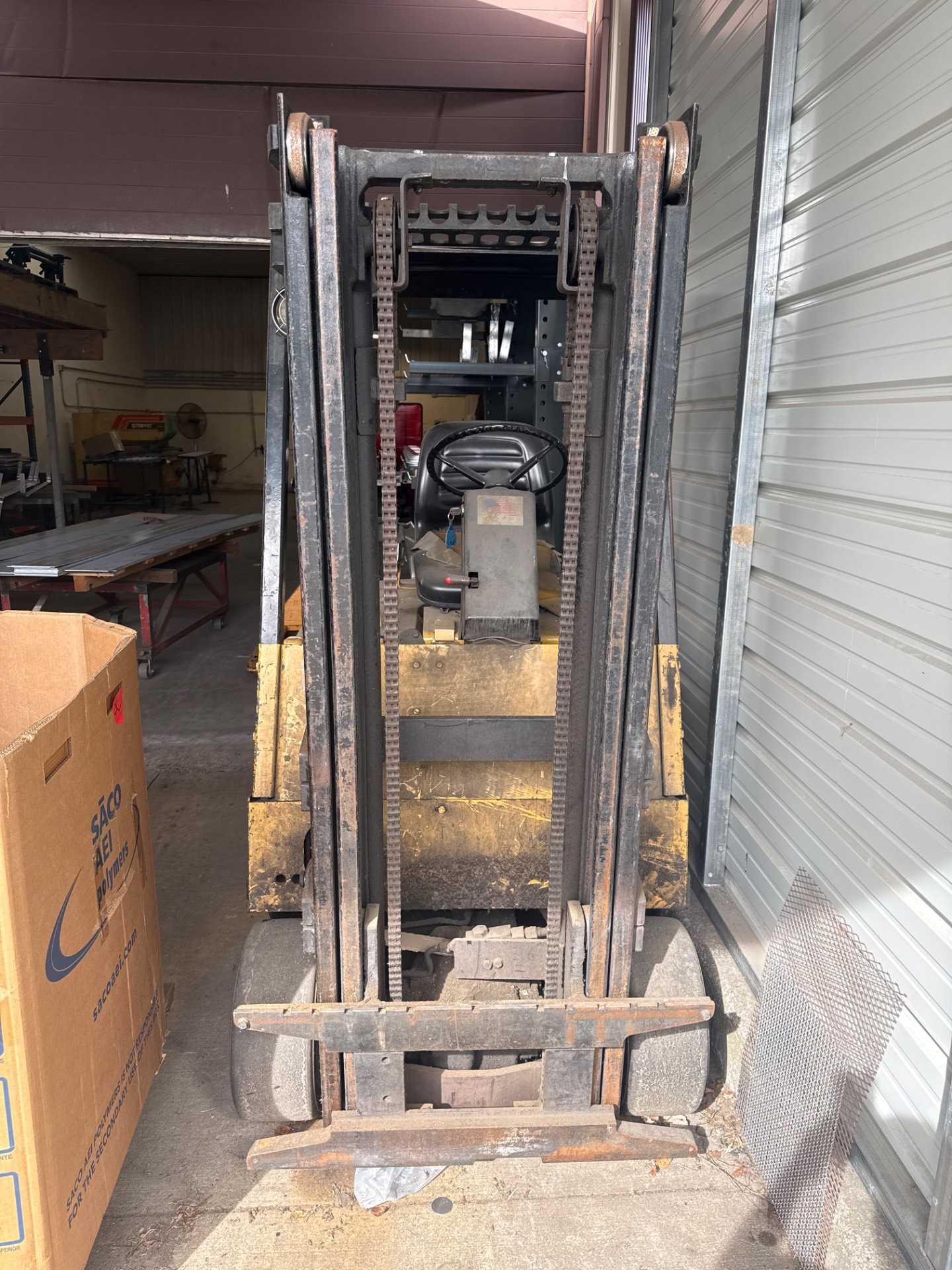 1983 Hyster E30XL-27 Electric Sit-Down Forklift, 5450 lb Capacity, 36 V DC, 5809 Hours - SIT-DOWN FORKLIFTS
