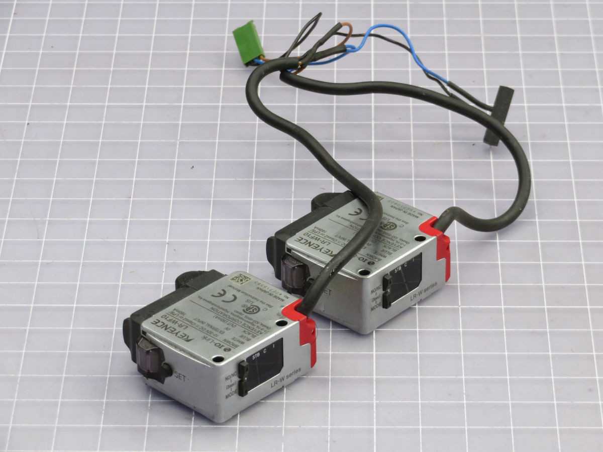 LOT OF 2 KEYENCE LR-WF10 LASER SENSOR T256122 - SENSORS