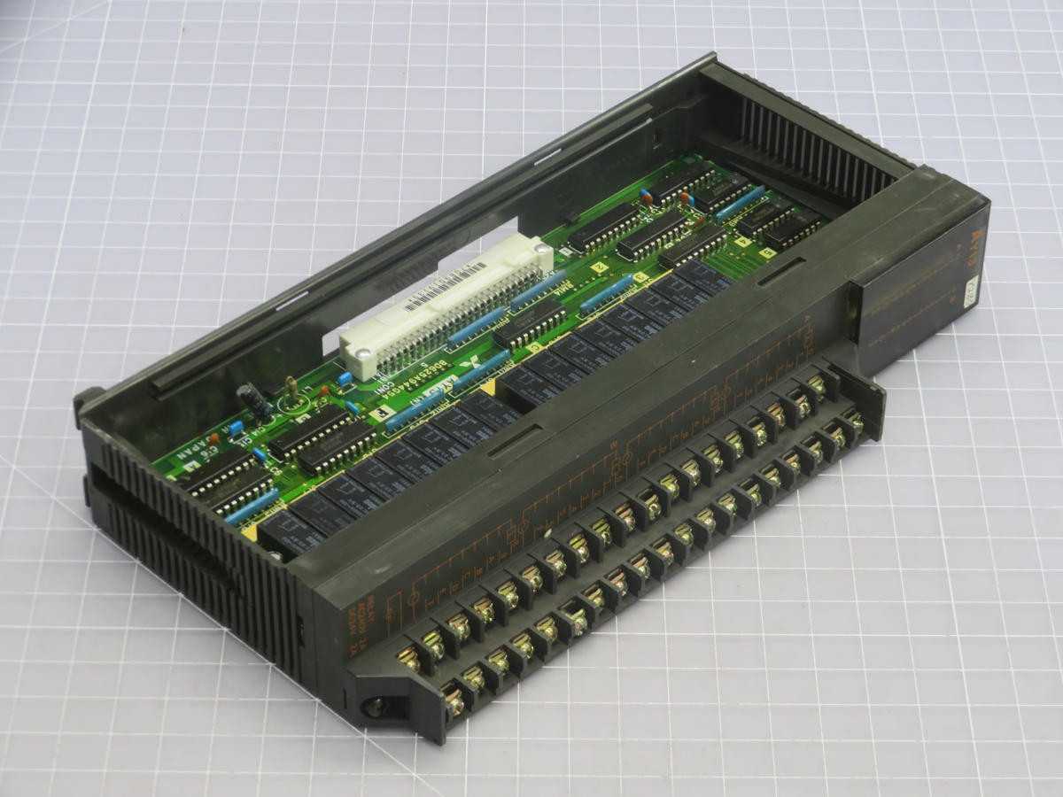 MITSUBISHI AY-13 OUTPUT MODULE T241328 - PLC MODULES