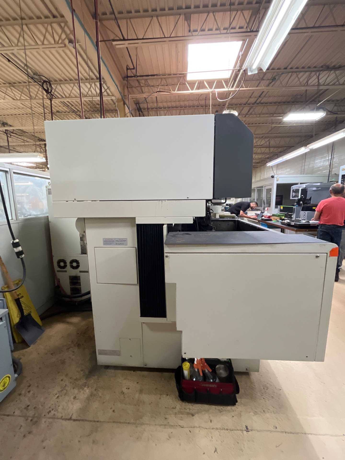 Mitsubishi FA10SM Wire EDM Machine - 220V, 9.8'' Y-Axis, 116 GAL Capacity - WIRE EDM MACHINES