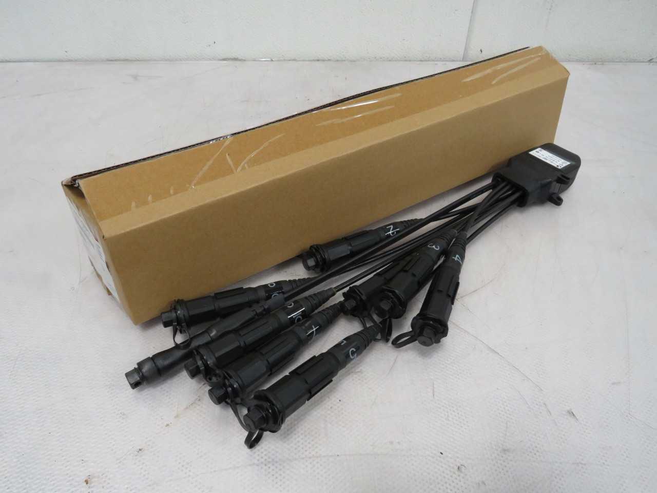 LOT OF 25 COMMSCOPE 300100117106 FST-T-08NXM1-A0001F FST FLEXIBLE SERVICE TERMINAL 8 PORT T190241 - FIBER OPTIC CABLE